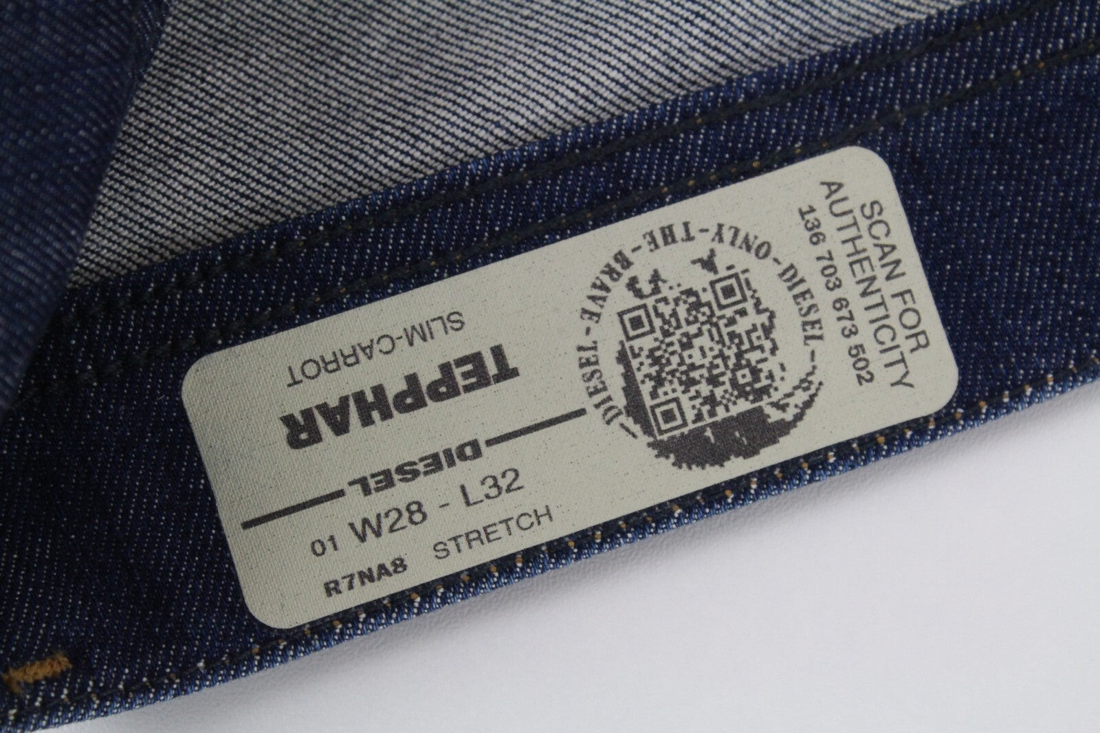DIESEL Tepphar R7NA8 vyriški džinsai W28/L32 Slim Fit, tamprūs, mėlynos medvilnės* 
