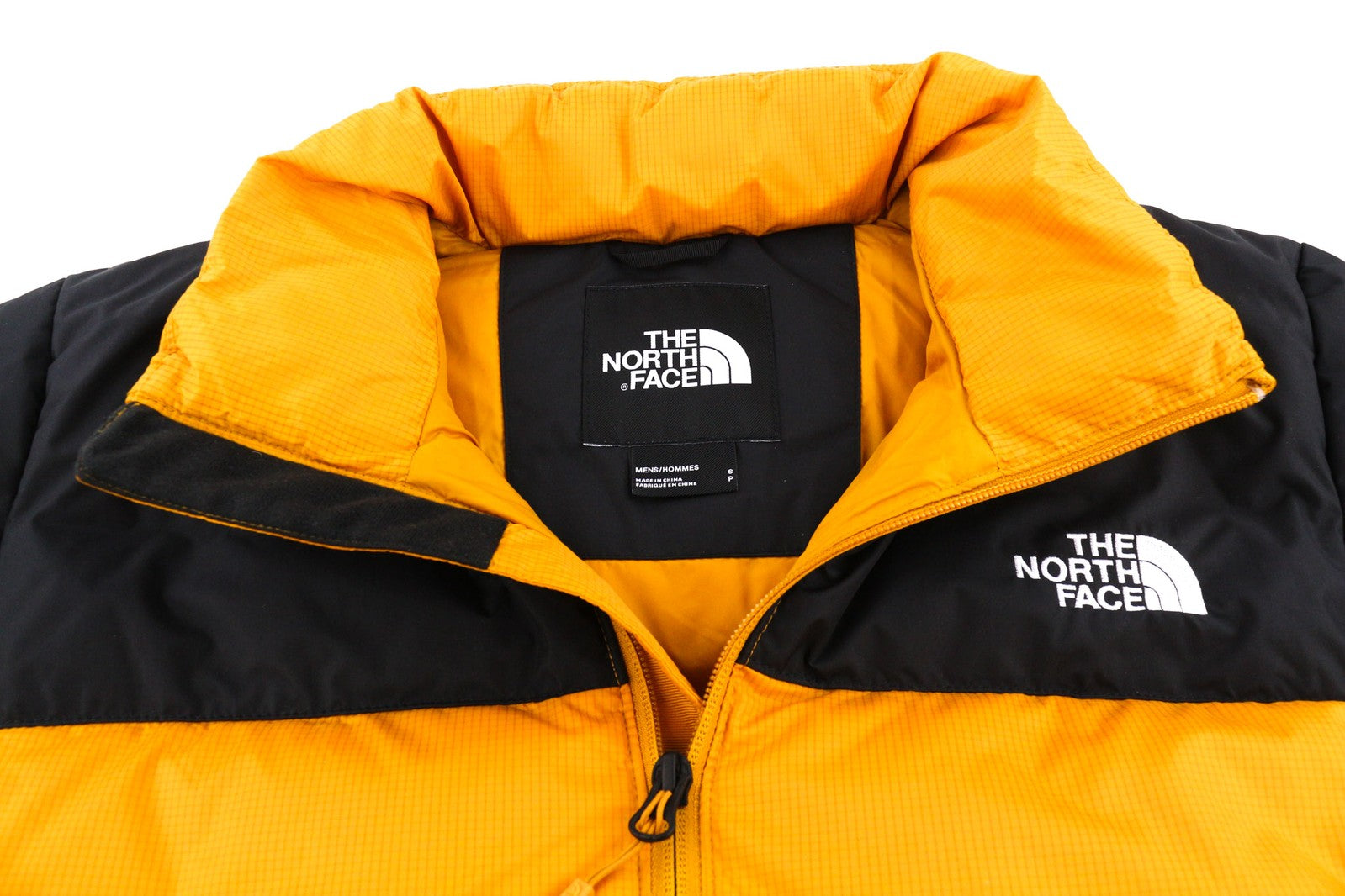 „The North Face Diablo Down“ vyriška striukė S 700 su izoliacija ir dygsniuotu logotipu bei pūkuota danga. 