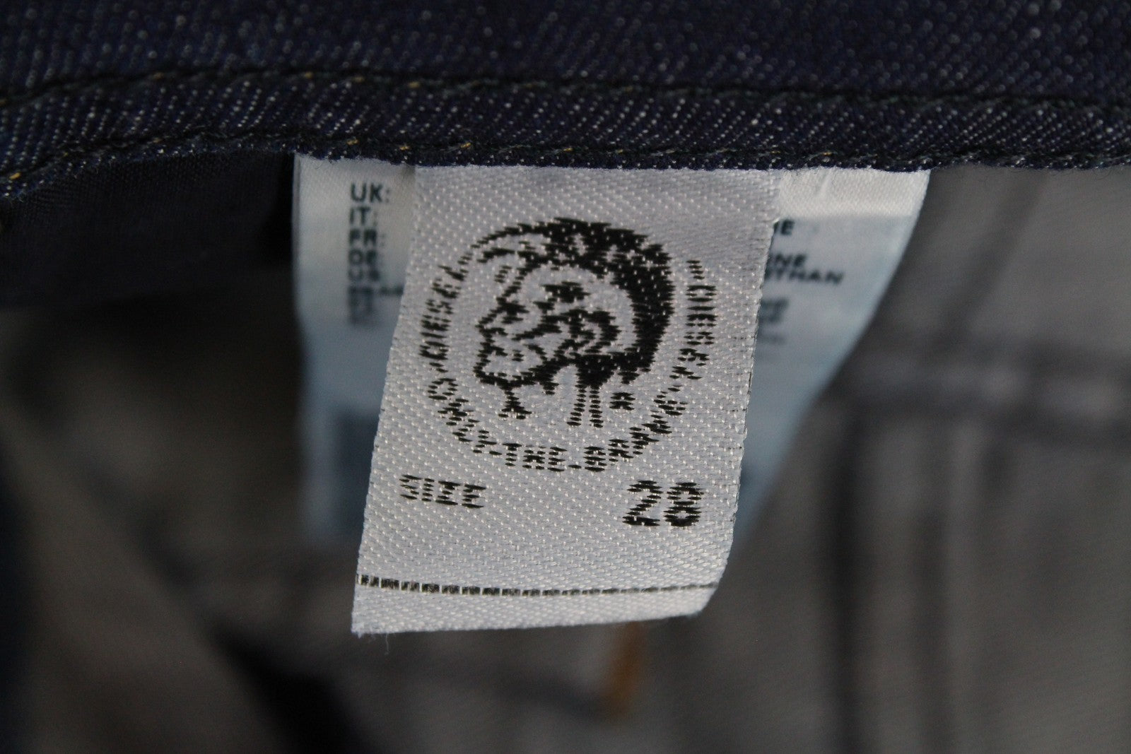 DIESEL Buster R7NA8 vyriški džinsai W28/L32 Slim Tapered Fit mėlyni skalbtos medvilnės* 