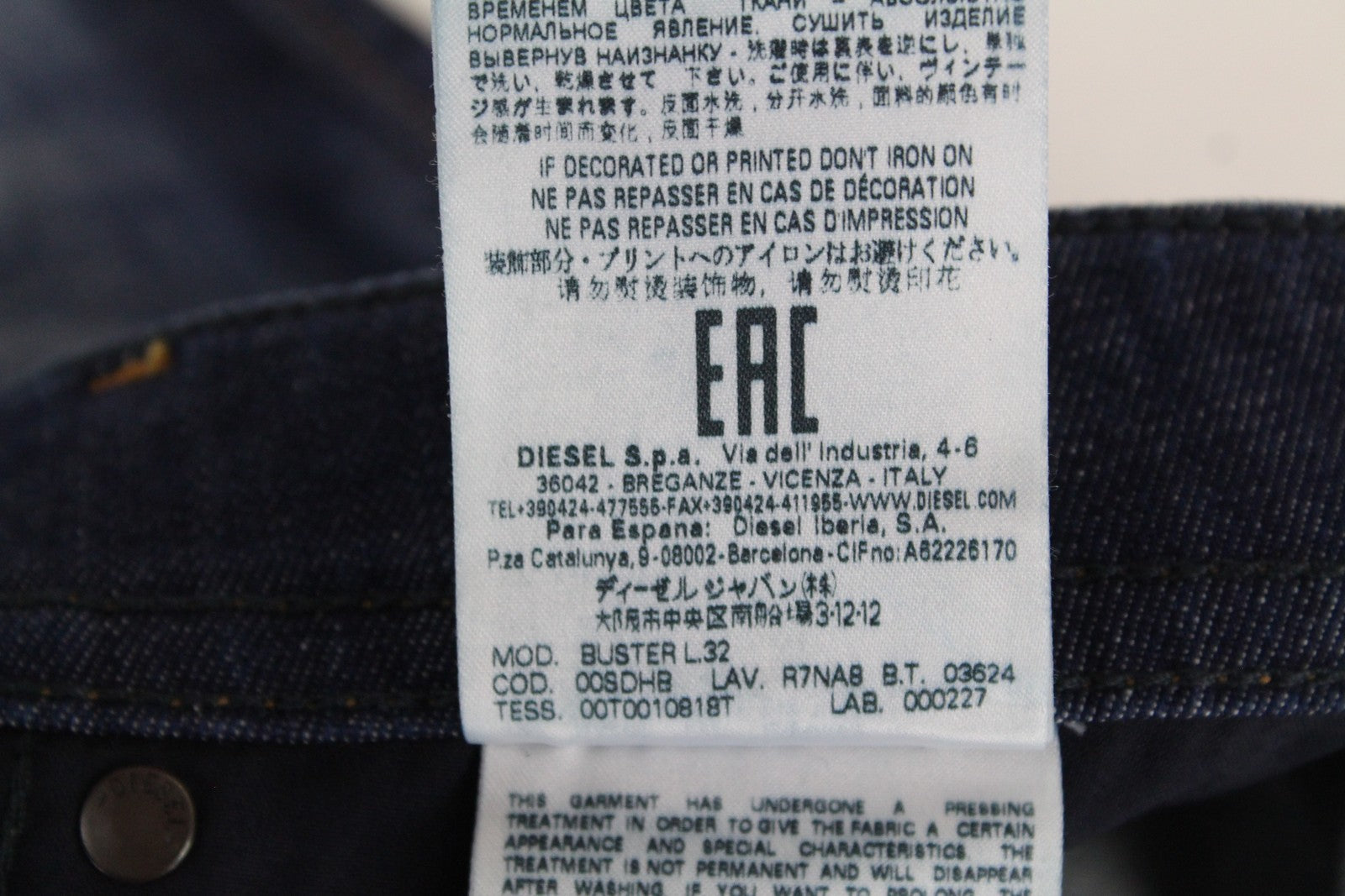 DIESEL Buster R7NA8 vyriški džinsai W28/L32 Slim Tapered Fit mėlyni skalbtos medvilnės* 