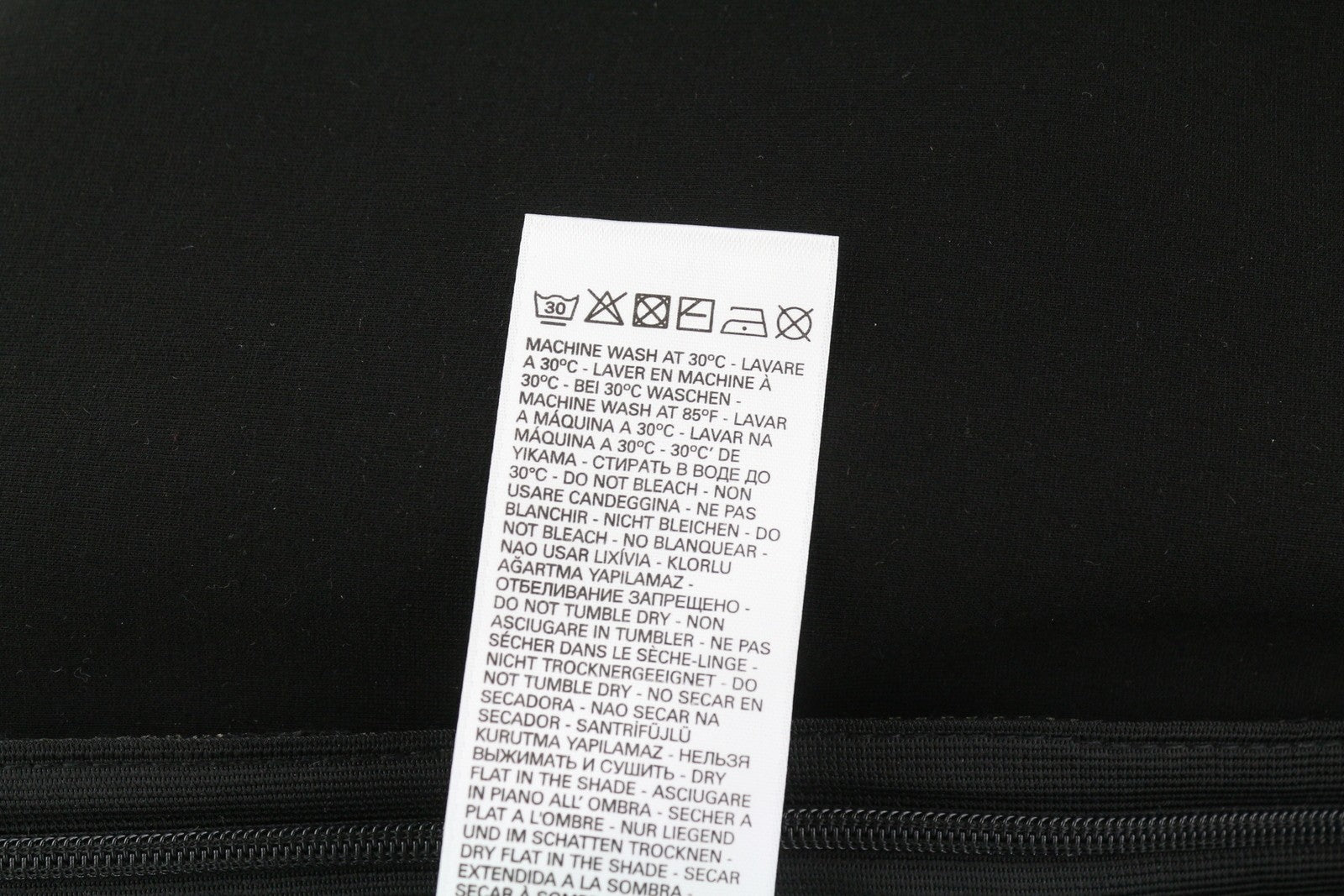 DIESEL moteriška suknelė S, juoda, be rankovių, su apvalia kaklo iškirpte, iki kelių. 