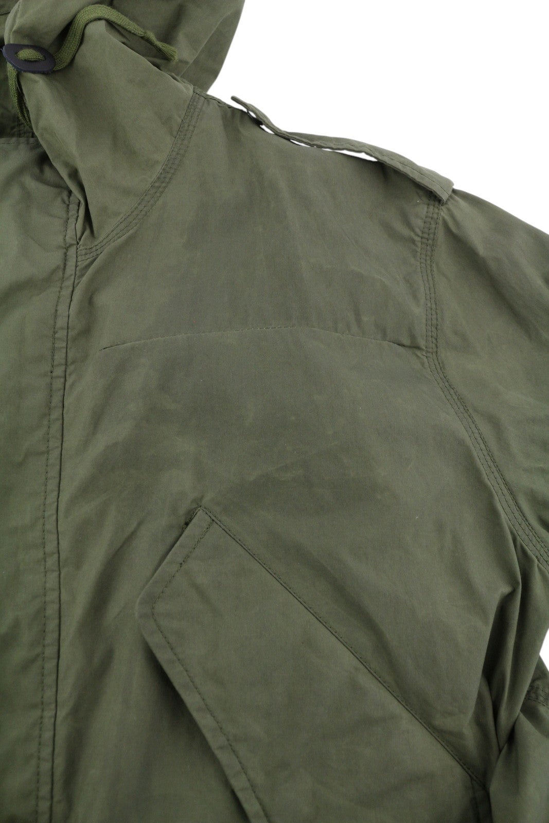 DIESEL W-Terry moteriška striukė M, chaki spalvos, žalia, parka su užtrauktuku, gobtuvu, šerpų pamušalu. Rekomenduojama kaina – 395 €. 