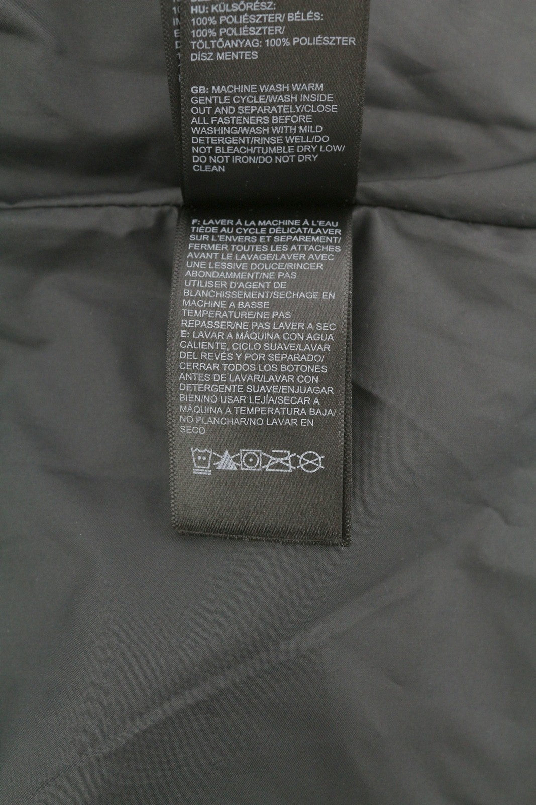 THE NORTH FACE vyriška striukė XS, juoda, pilnai užtrauktuku, aukšta apykakle, izoliuota su logotipu, pūkuota striukė XS dydžio. 