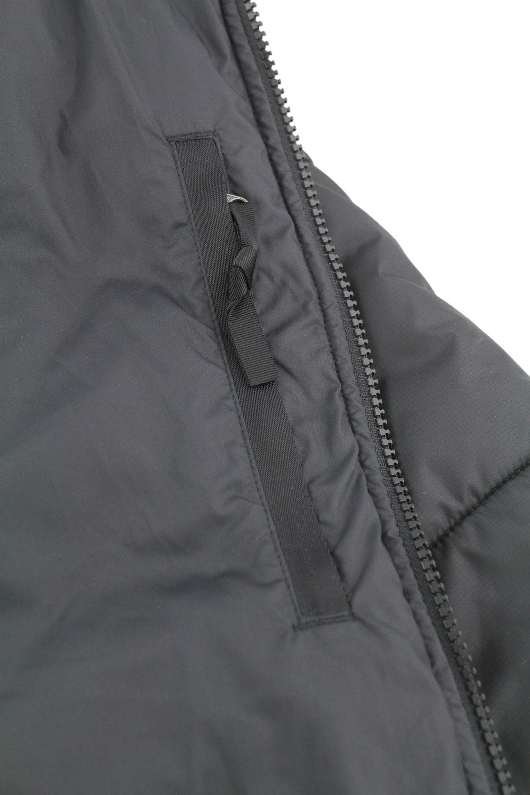 THE NORTH FACE vyriška striukė XS, juoda, pilnai užtrauktuku, aukšta apykakle, izoliuota su logotipu, pūkuota striukė XS dydžio. 