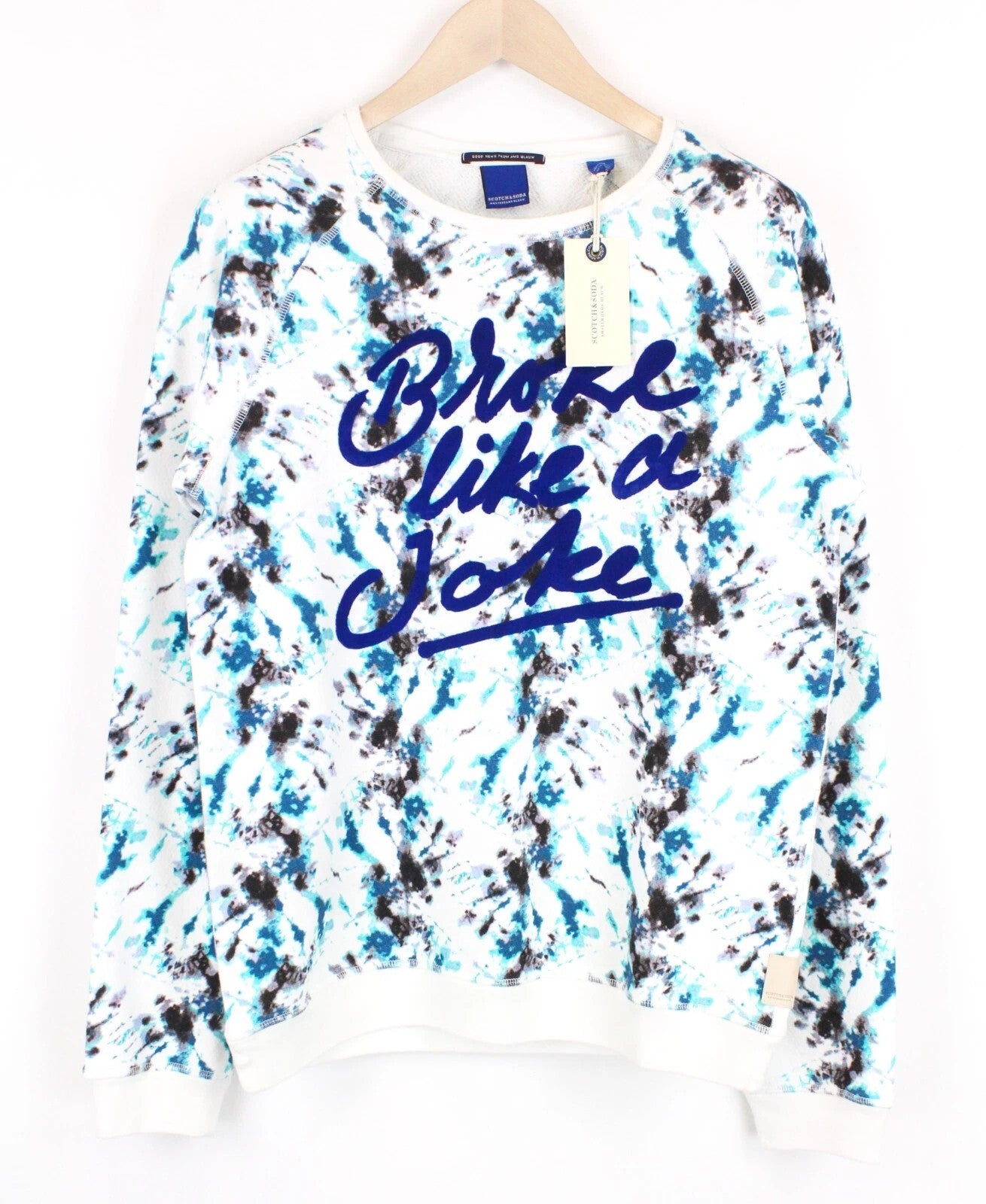 „SCOTCH &amp; SODA“ vyriškas M dydžio džemperis su „Broke Like A Joke“ siuvinėtu batikos imitacijos logotipu 
