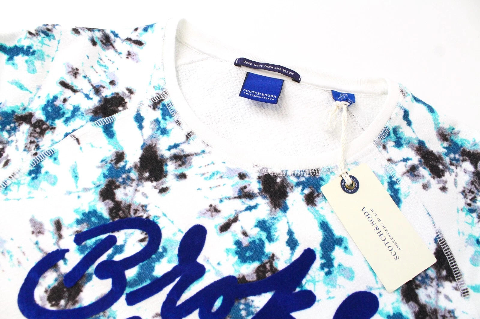 „SCOTCH &amp; SODA“ vyriškas M dydžio džemperis su „Broke Like A Joke“ siuvinėtu batikos imitacijos logotipu 