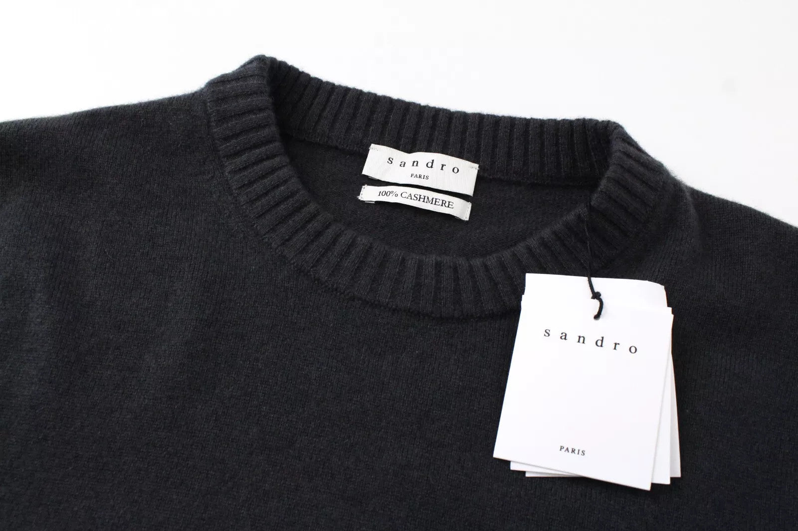 SANDRO moteriškas megztinis S dydžio kašmyro aptempto mezgimo tamsiai pilkas megztinis apvalia kaklo iškirpte, rekomenduojama kaina 295 € 