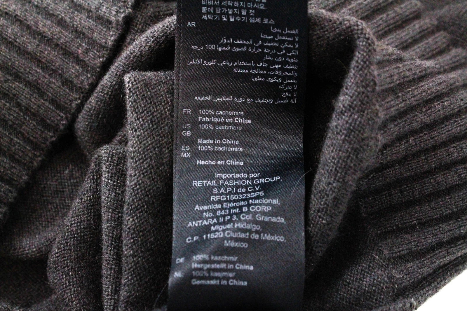 SANDRO moteriškas megztinis S dydžio kašmyro aptempto mezgimo tamsiai pilkas megztinis apvalia kaklo iškirpte, rekomenduojama kaina 295 € 