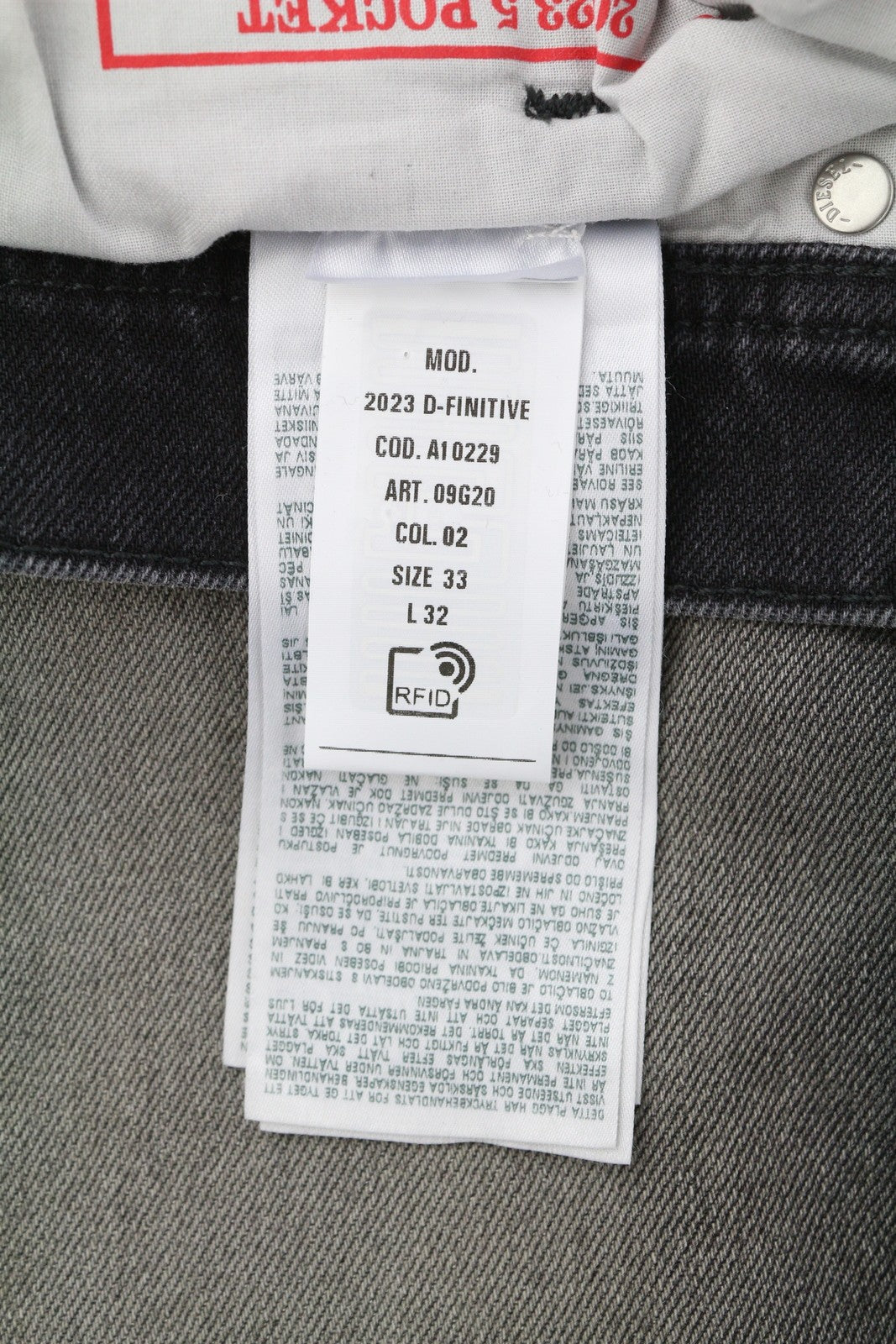 DIESEL 2003 D-Finitive 09G20 vyriški džinsai W33/L32 įprasto kirpimo, siaurėjantys, juodi, rekomenduojama mažmeninė kaina – 225 € 