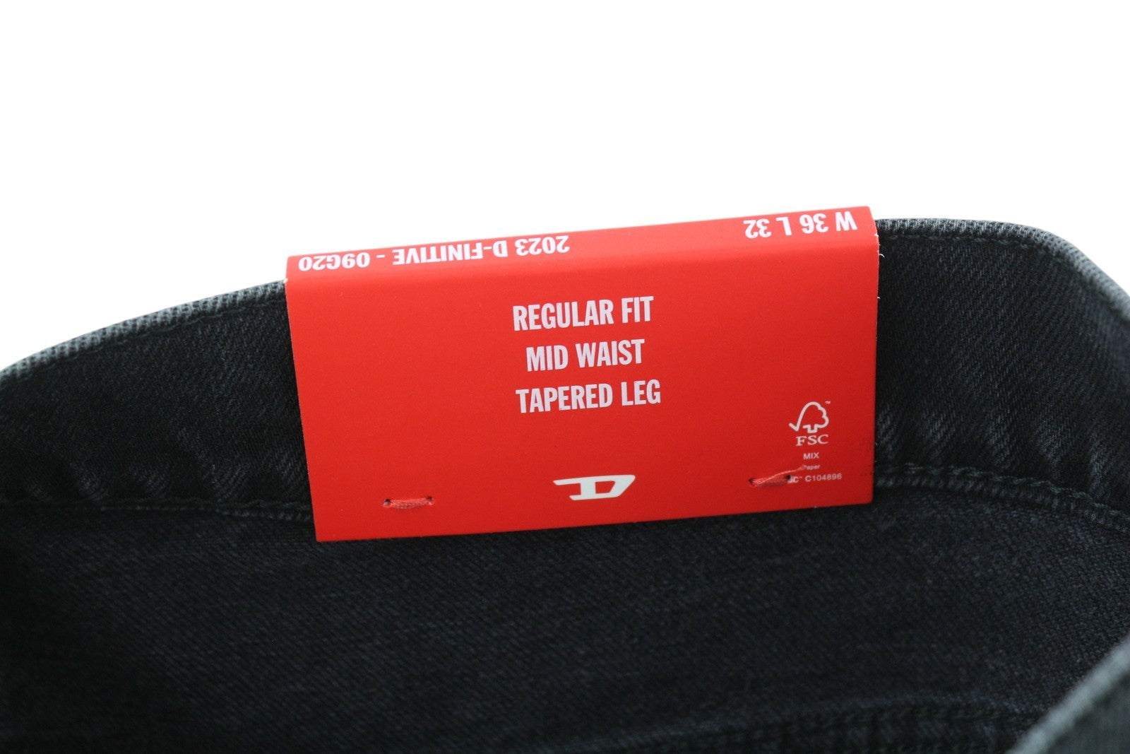 DIESEL 2003 D-Finitive 09G20 vyriški džinsai W36/L32 įprasto kirpimo, siaurėjantys, juodi, rekomenduojama mažmeninė kaina – 225 € 