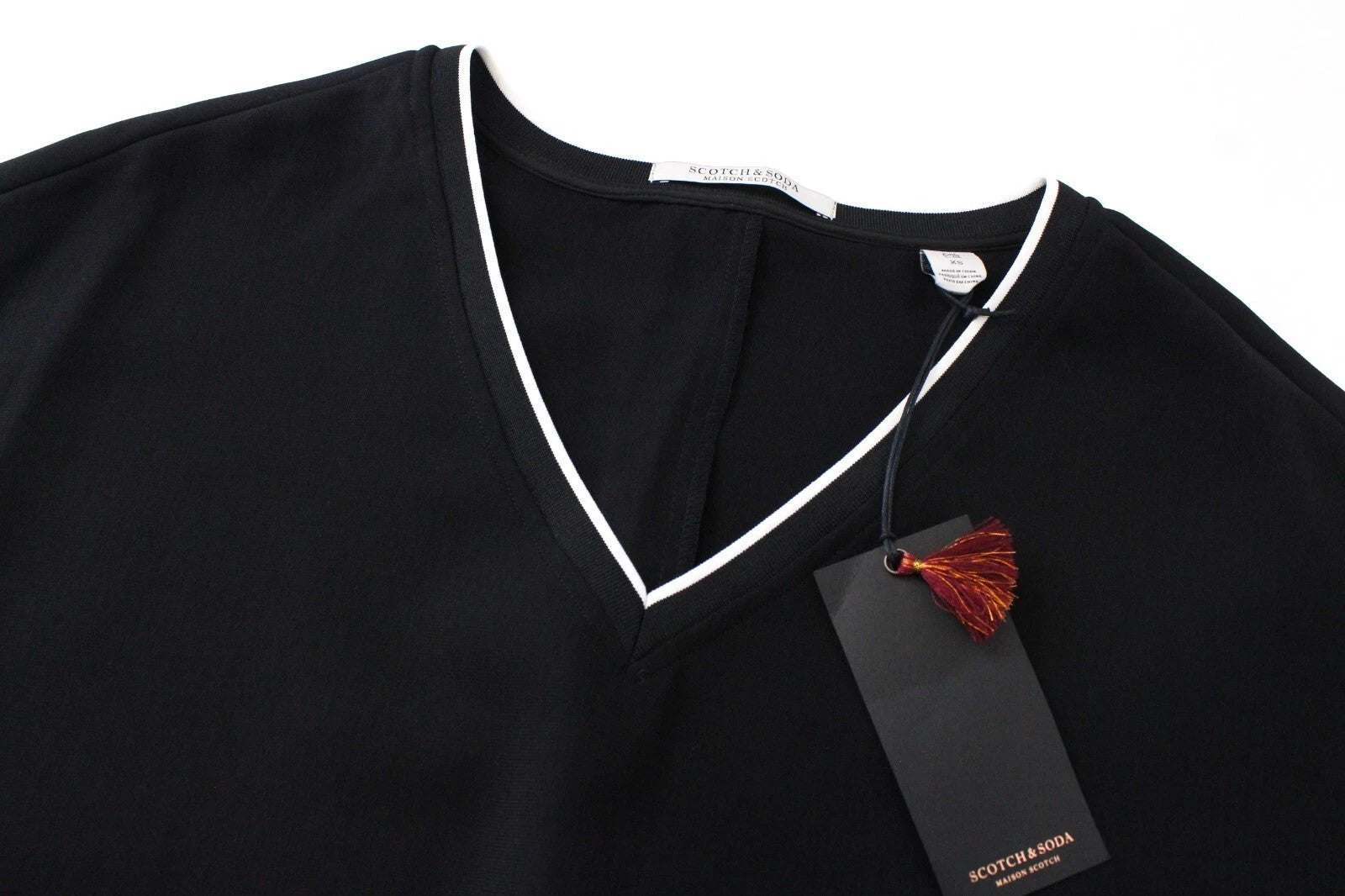 MAISON SCOTCH moteriška suknelė XS laisvalaikio trumpomis rankovėmis V formos iškirpte juoda sluoksniuota 