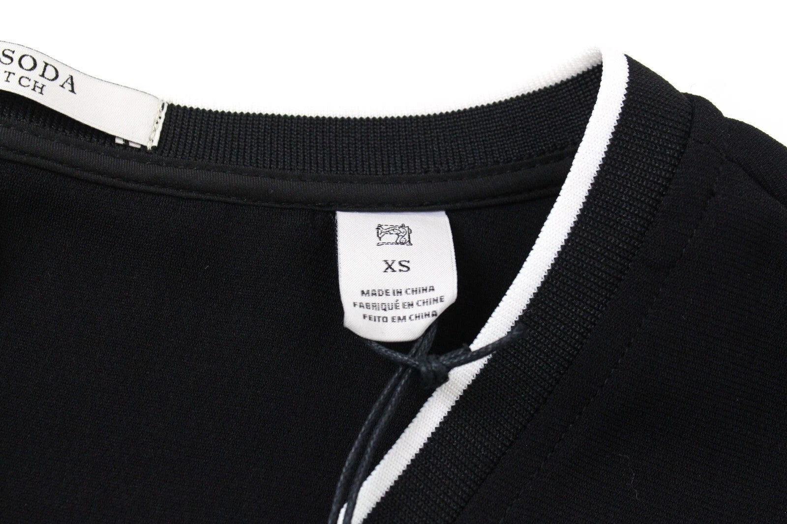 MAISON SCOTCH moteriška suknelė XS laisvalaikio trumpomis rankovėmis V formos iškirpte juoda sluoksniuota 