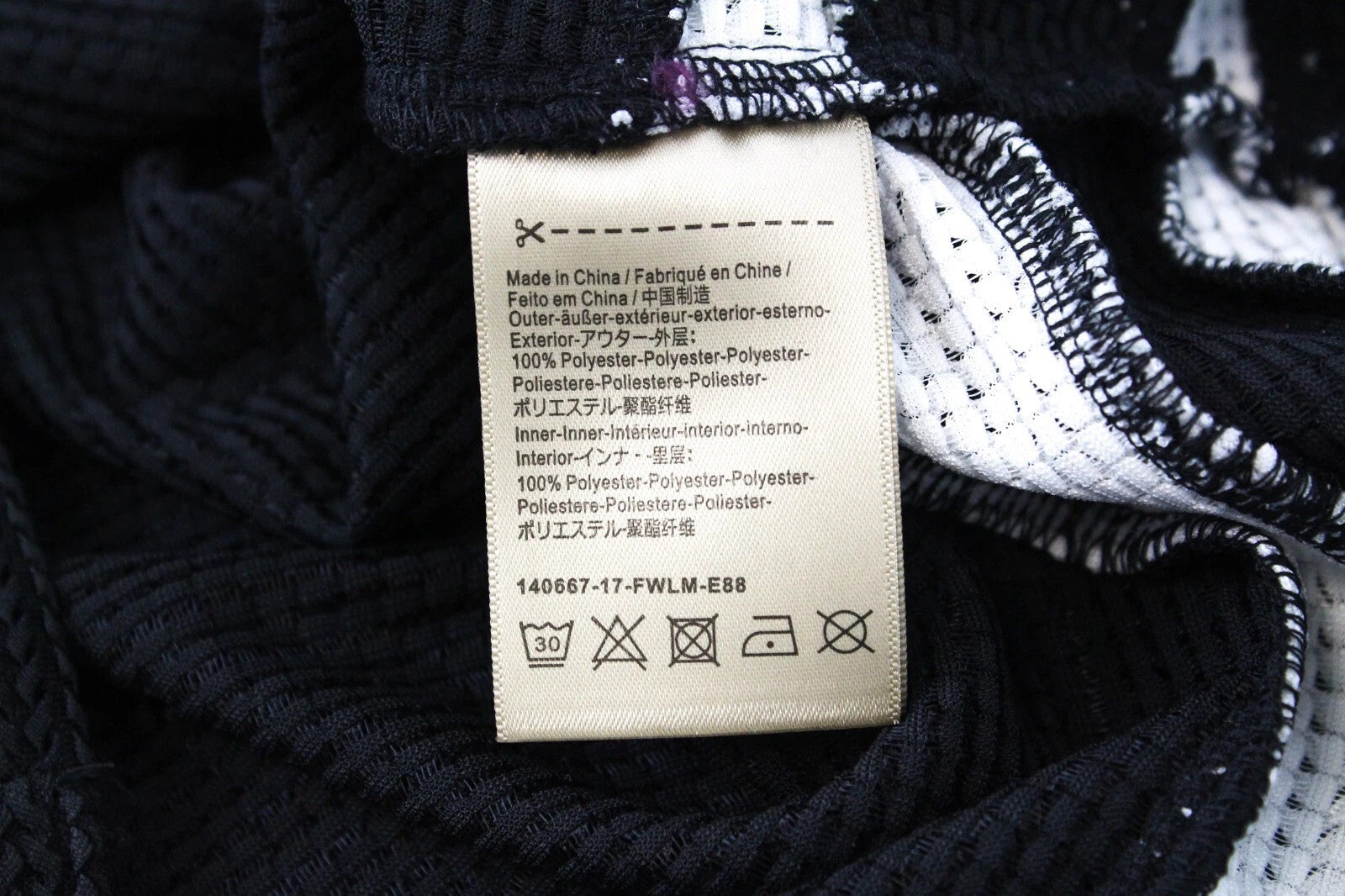 MAISON SCOTCH moteriška suknelė XS laisvalaikio trumpomis rankovėmis V formos iškirpte juoda sluoksniuota 