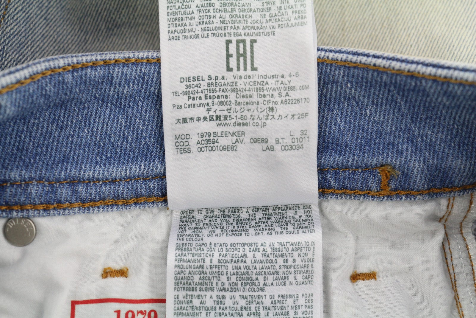 DIESEL 1979 Sleenker 09E89 vyriški džinsai W32/L32 aptempti žemo juosmens, dažyti, rekomenduojama kaina – 295 € 