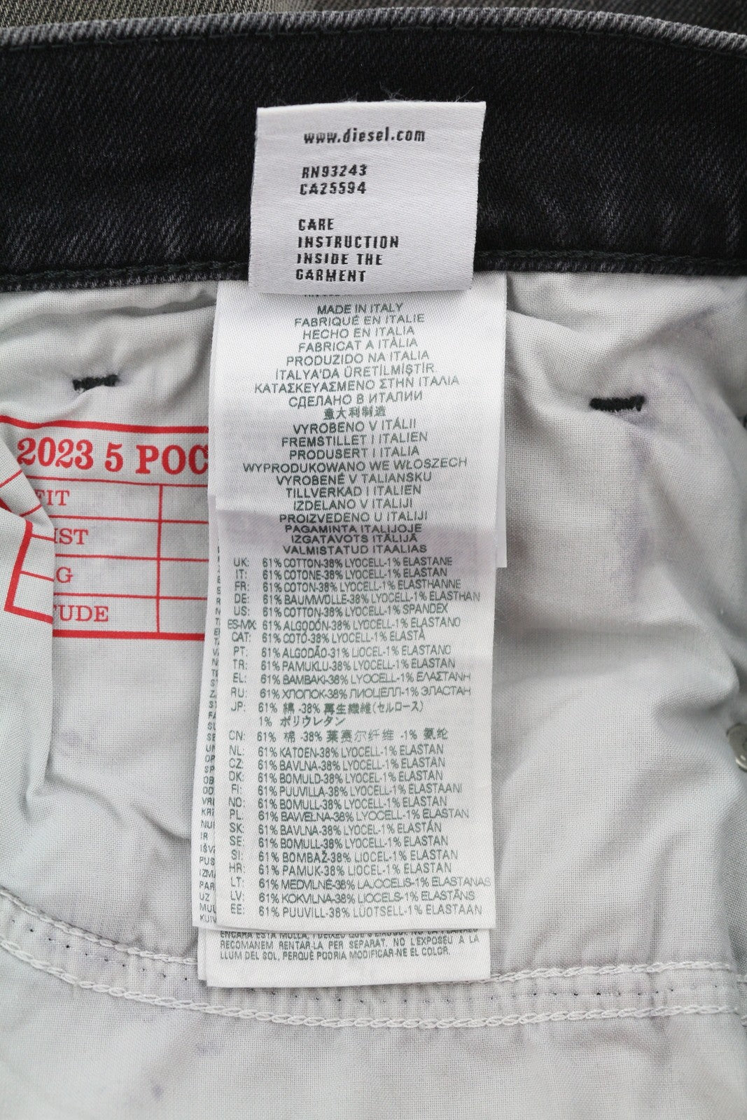 DIESEL 2003 D-Finitive 09G20 vyriški džinsai W32/L32 įprasto kirpimo, siaurėjančiomis klešnėmis, rekomenduojama mažmeninė kaina – 225 € 