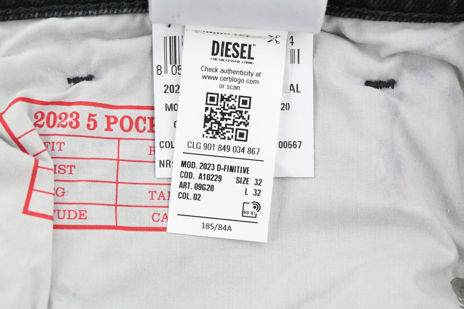 DIESEL 2003 D-Finitive 09G20 vyriški džinsai W32/L32 įprasto kirpimo, siaurėjančiomis klešnėmis, rekomenduojama mažmeninė kaina – 225 € 