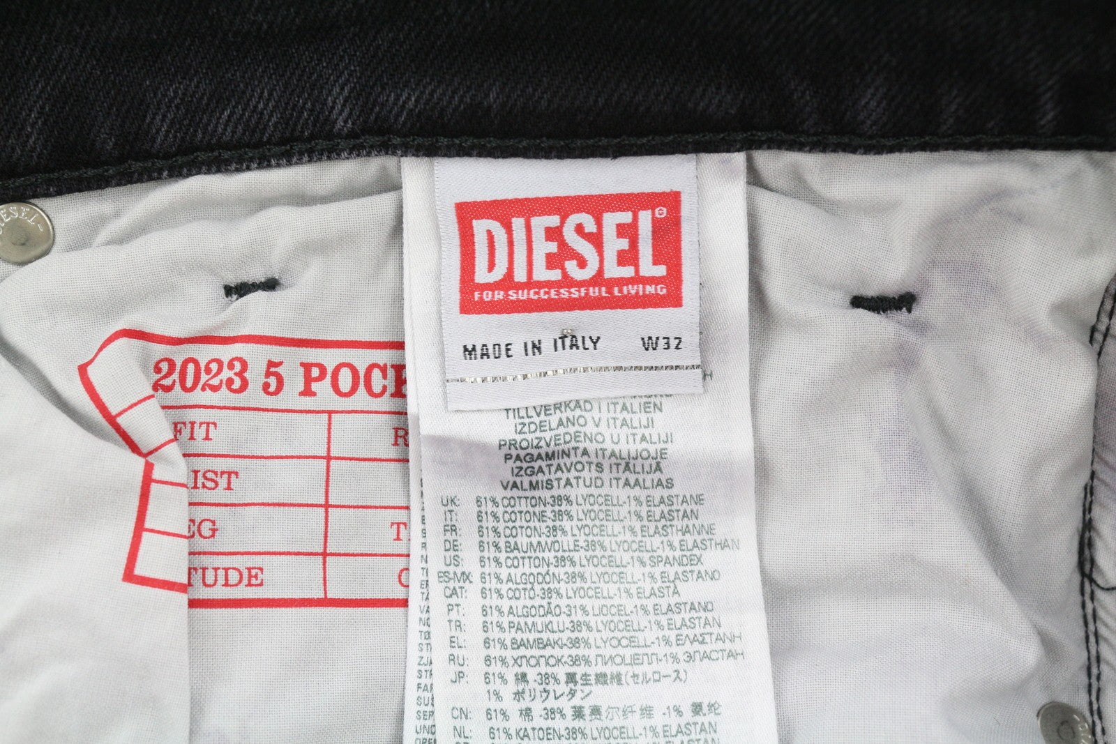 DIESEL 2003 D-Finitive 09G20 vyriški džinsai W32/L32 įprasto kirpimo, siaurėjančiomis klešnėmis, rekomenduojama mažmeninė kaina – 225 € 