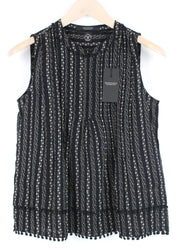 MAISON SCOTCH moteriški XS dydžio trumpi marškinėliai su kabliukų ir kilpelių užsegimu, kutais ir gėlių raštu. Medvilniniai.