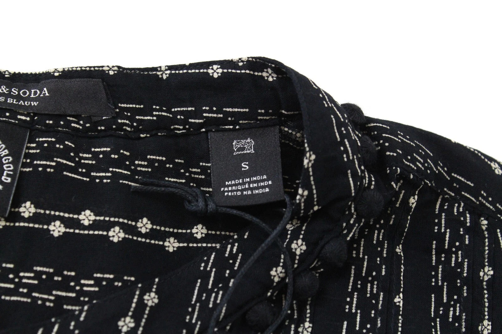 MAISON SCOTCH moteriški S dydžio gėlėti marškinėliai su kutais ir lipdukais.