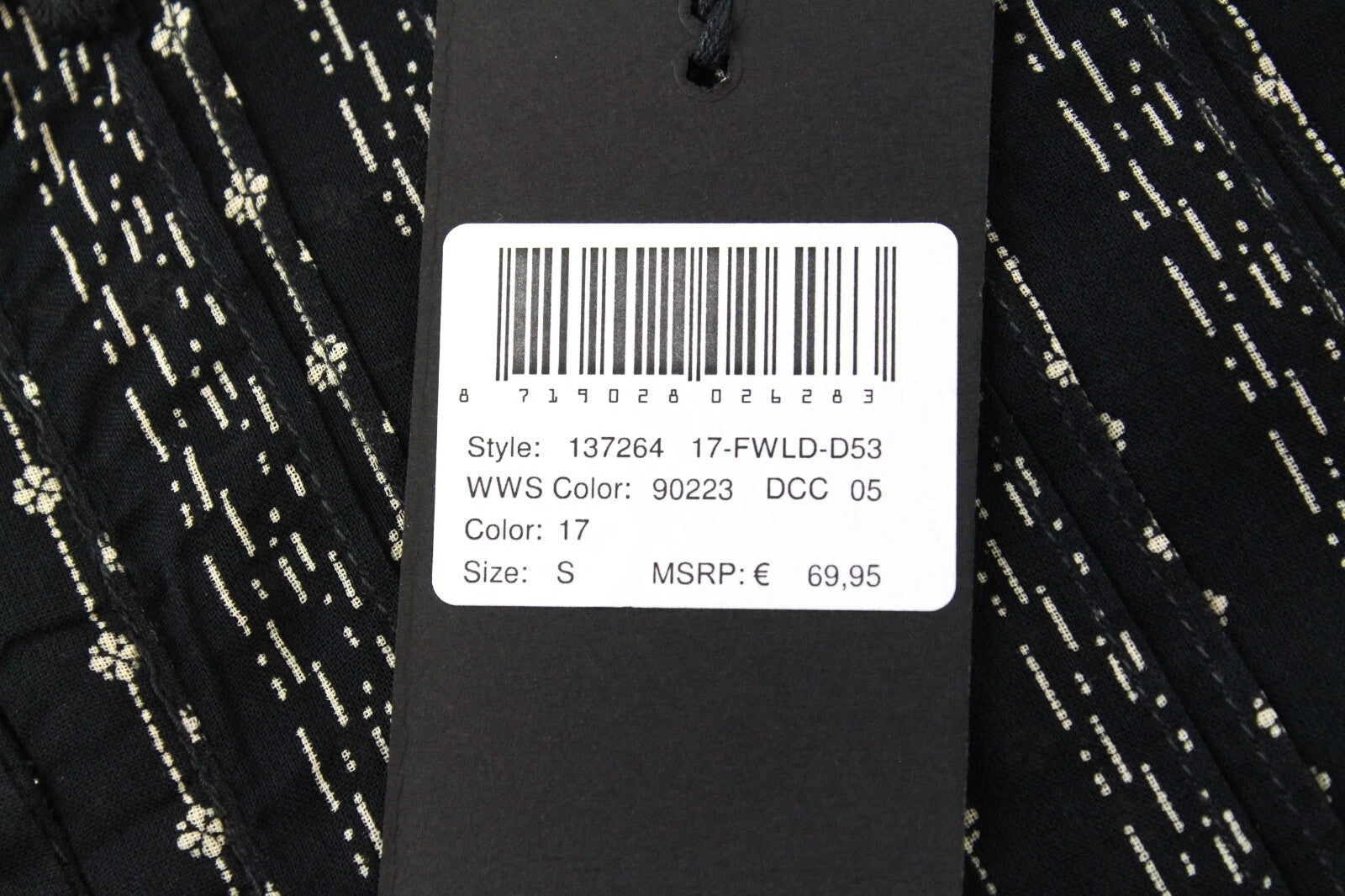 MAISON SCOTCH moteriški S dydžio gėlėti marškinėliai su kutais ir lipdukais.