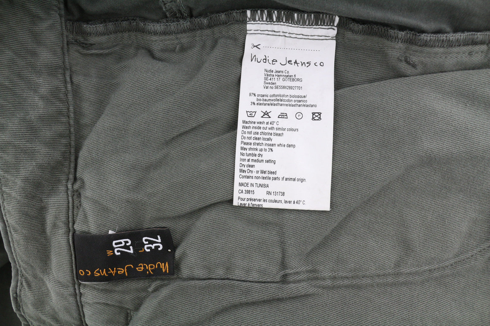 NUDIE JEANS chaki spalvos plonos vyriškos kelnės W29/L32 šešėlių spalvos skalbinių spalvos, organinio užtrauktuko chino audinys, vidutinio ilgio 