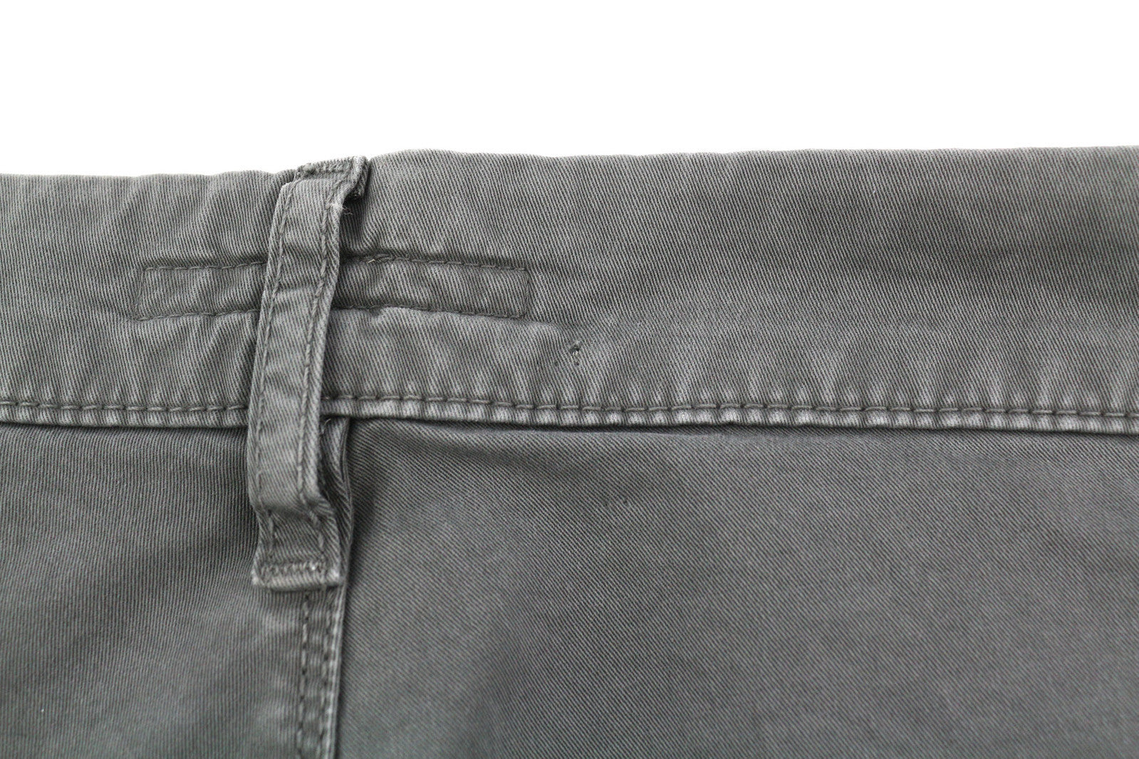 NUDIE JEANS chaki spalvos plonos vyriškos kelnės W29/L32 šešėlių spalvos skalbinių spalvos, organinio užtrauktuko chino audinys, vidutinio ilgio 