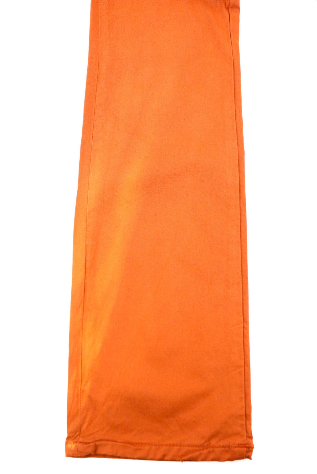 NUDIE JEANS Khaki spalvos plonos vyriškos kelnės W29/L32 ekologiškos, šiltos oranžinės spalvos, laisvalaikio stiliaus chino džinsai su užtrauktuku 