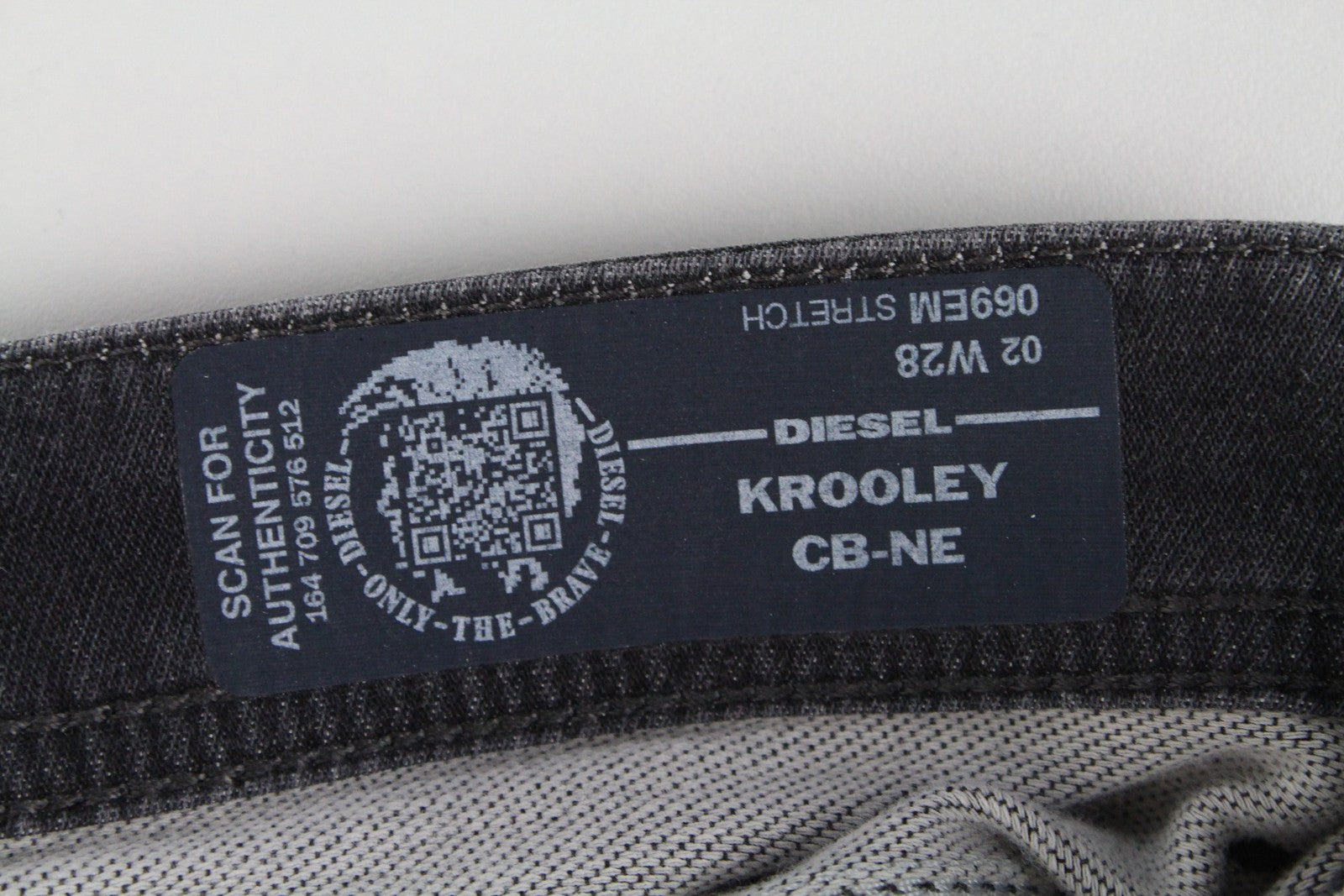 DIESEL Krooley CB-NE 069EM vyriški pilki jogginiai džinsai W28 apdriskę, ploni, morkų kirpimo 