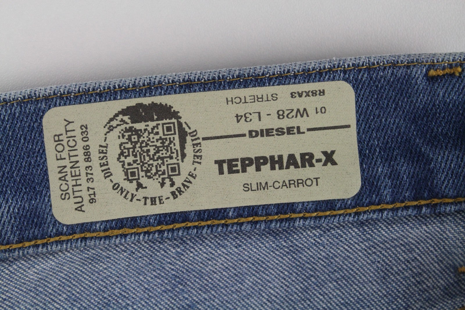 DIESEL Tepphar-X R8XA3 vyriški mėlyni ploni morkų rašto tamprūs džinsai W28/L34 su sagomis 