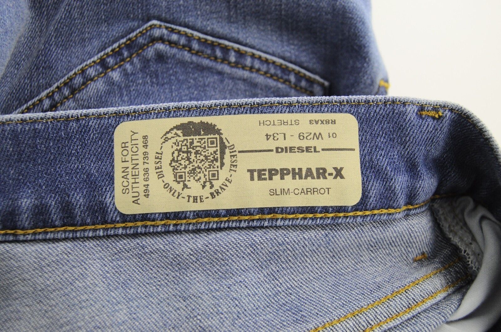 DIESEL Tepphar-X R8XA3 vyriški mėlyni ploni morkų stiliaus tamprūs džinsai su sagomis W29/L34 