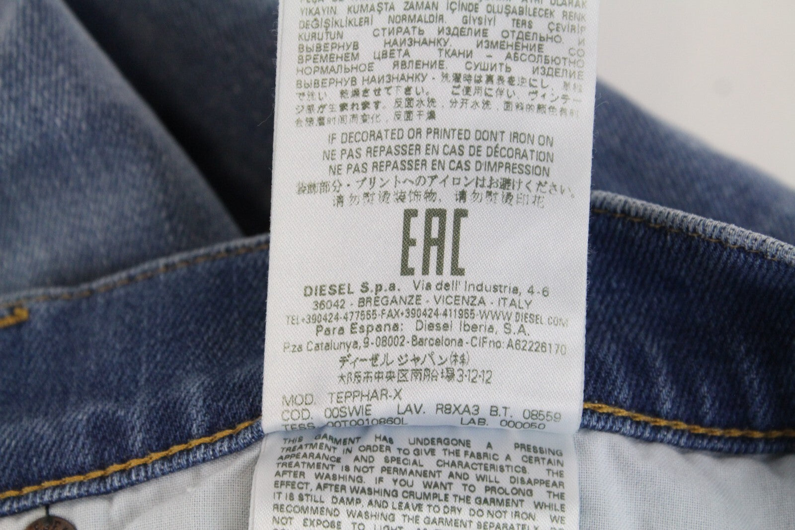 DIESEL Tepphar-X R8XA3 vyriški šviesiai mėlyni ploni morkų stiliaus džinsai su sagomis W30/L34 