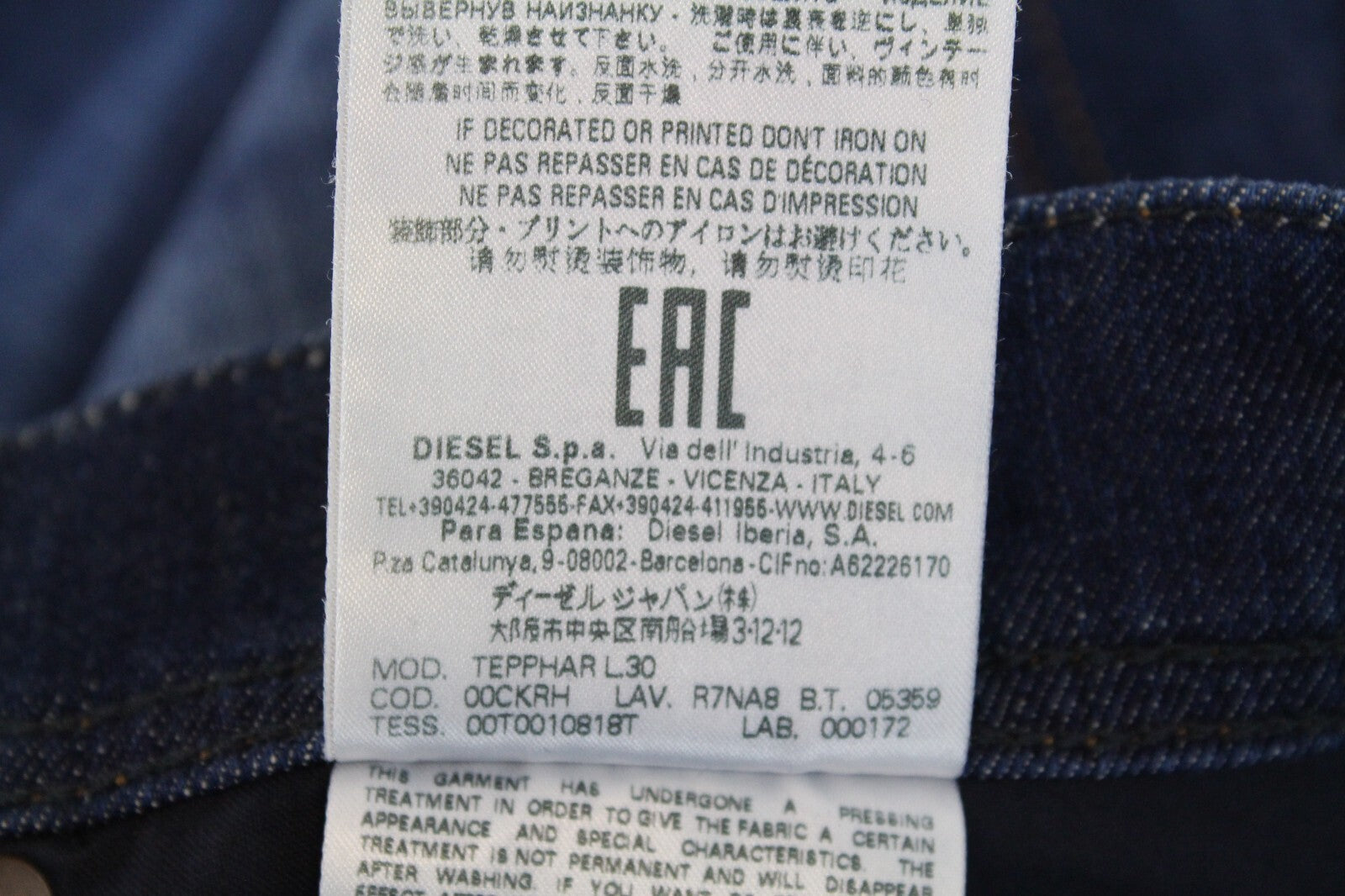 DIESEL Tepphar R7NA8 vyriški mėlyni apdriskę ploni morkų rašto džinsai W29/L32 mažai tamprūs 