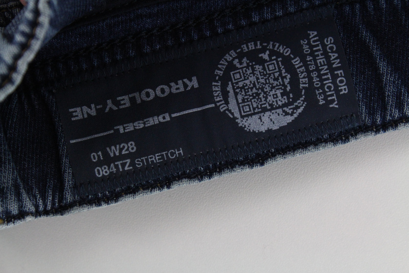 DIESEL Krooley-NE 084TZ vyriški mėlyni siaurėjantys džinsai su raišteliu, W28 