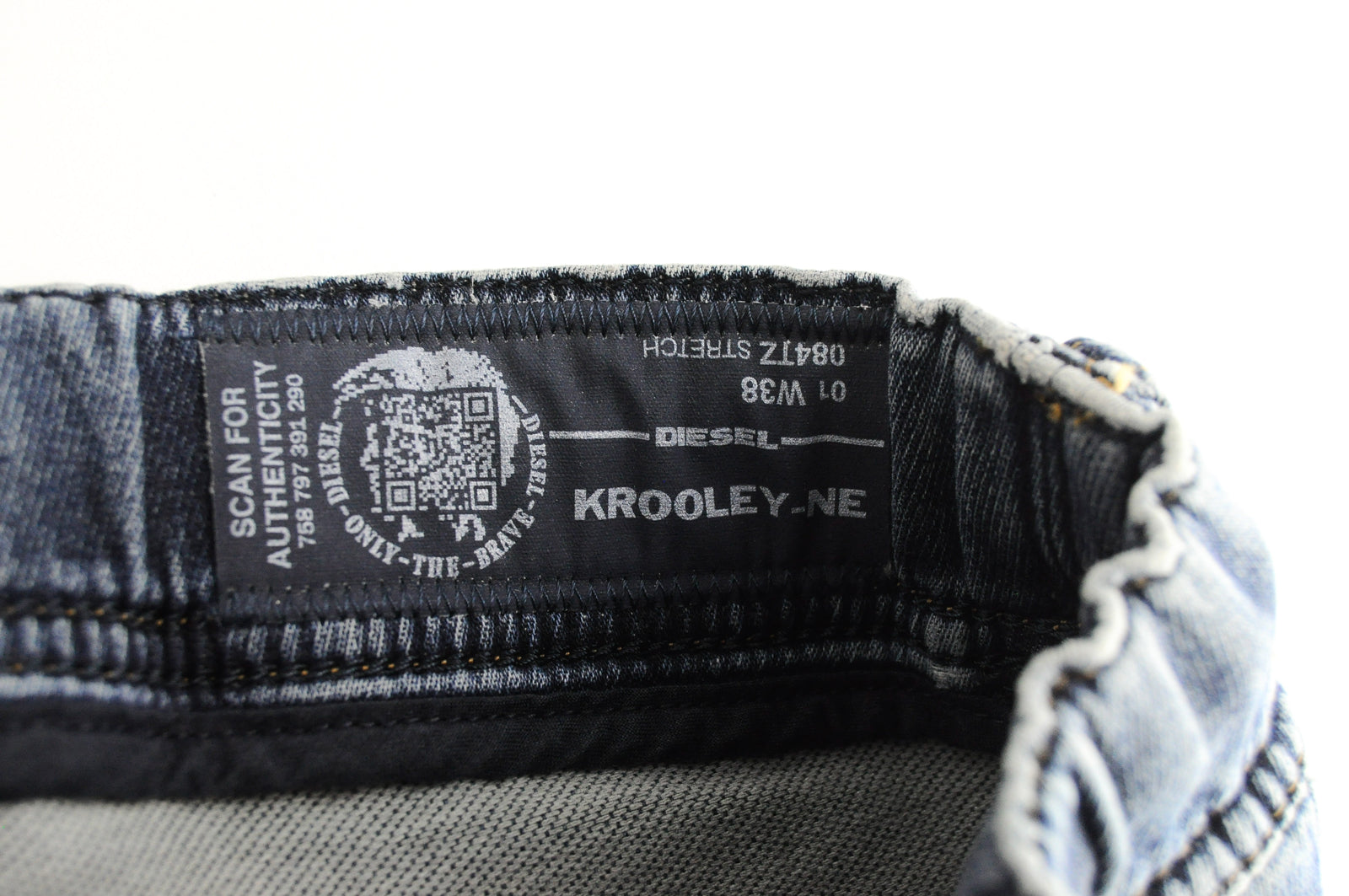 DIESEL Krooley-NE 084TZ W38 vyriški mėlyni siaurėjantys plėšyti tamprūs džinsai 