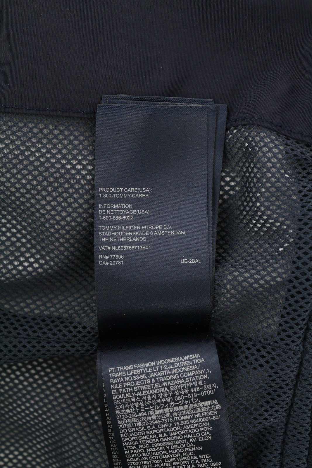 TOMMY HILFIGER vyriška striukė XL dydžio, tamsiai mėlyna, su užtrauktuku, aukšta apykakle, lengva, tinklelio pamušalu. 