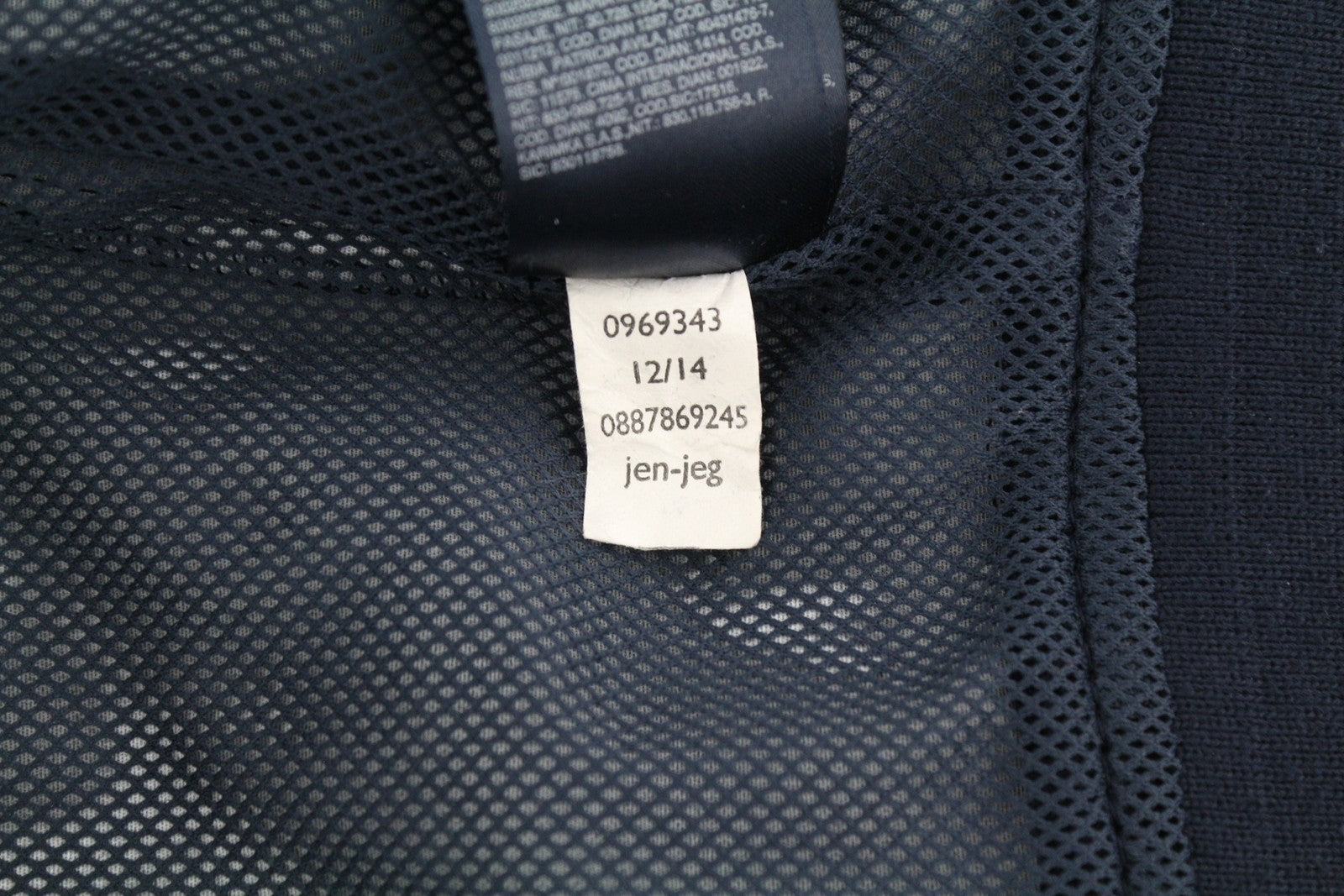 TOMMY HILFIGER vyriška striukė XL dydžio, tamsiai mėlyna, su užtrauktuku, aukšta apykakle, lengva, tinklelio pamušalu. 