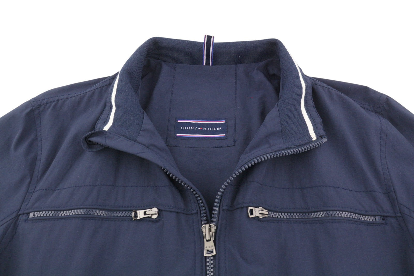 TOMMY HILFIGER vyriška striukė XL dydžio, tamsiai mėlyna, su užtrauktuku, aukšta apykakle, lengva, tinklelio pamušalu. 