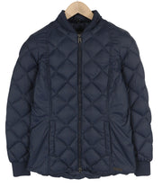 PEAK PERFORMANCE Grace moteriška striukė su tamsiai mėlyna, pūkuota, dygsniuota, pūsta logotipu, S dydžio 