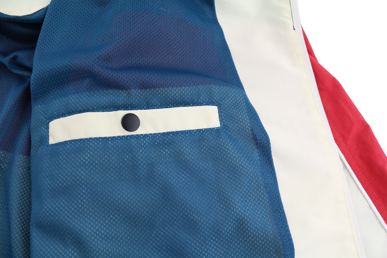 DIESEL J-Jason vyriška striukė, L dydžio, su užtrauktuku, gobtuvu, pamušalu ir lengvu Cordura audiniu. RMK 250 €. 