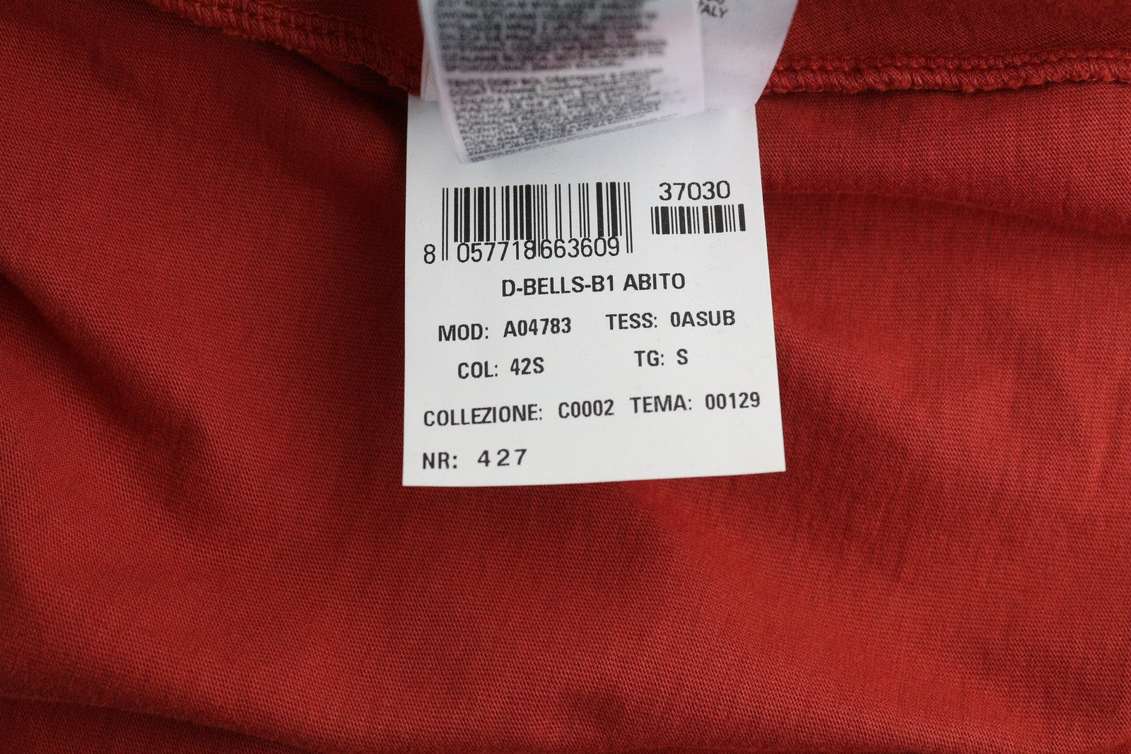 DIESEL D-Bells-B moteriška suknelė S, 3/4 rankovėmis, apvalia iškirpte, raišteliu juosmenyje, rekomenduojama kaina – 110 € 