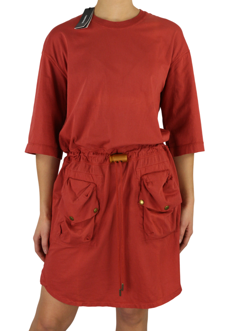 DIESEL D-Bells-B moteriška suknelė S, 3/4 rankovėmis, apvalia iškirpte, raišteliu juosmenyje, rekomenduojama kaina – 110 € 