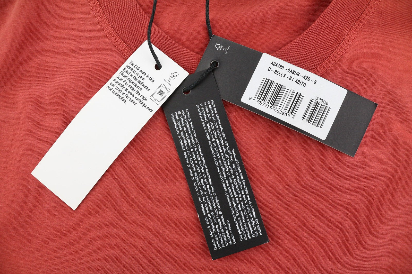 DIESEL D-Bells-B moteriška suknelė S, 3/4 rankovėmis, apvalia iškirpte, raišteliu juosmenyje, rekomenduojama kaina – 110 € 