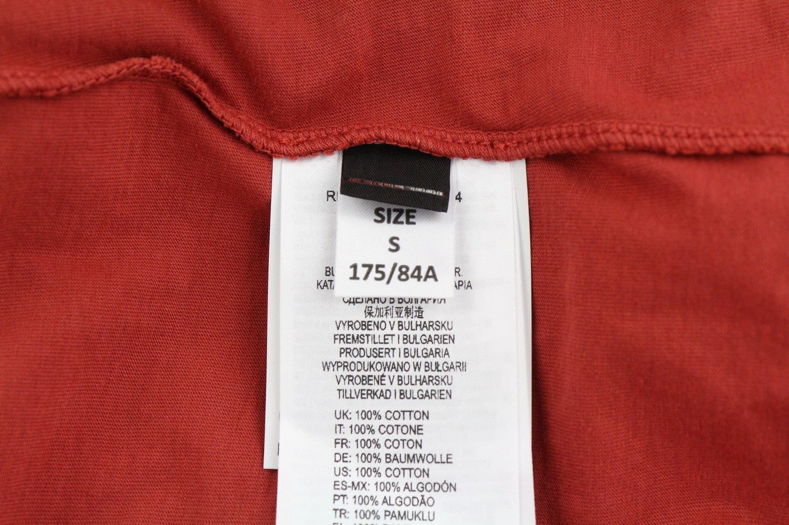 DIESEL D-Bells-B moteriška suknelė S, 3/4 rankovėmis, apvalia iškirpte, raišteliu juosmenyje, rekomenduojama kaina – 110 € 