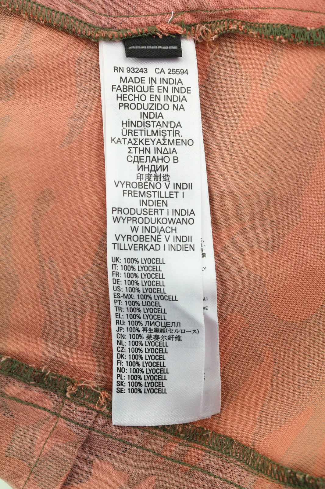 DIESEL D-Vittoria moteriška suknelė XS dydžio ilgomis rankovėmis, su diržu, kamufliažinė nugara, rekomenduojama kaina – 350 € 