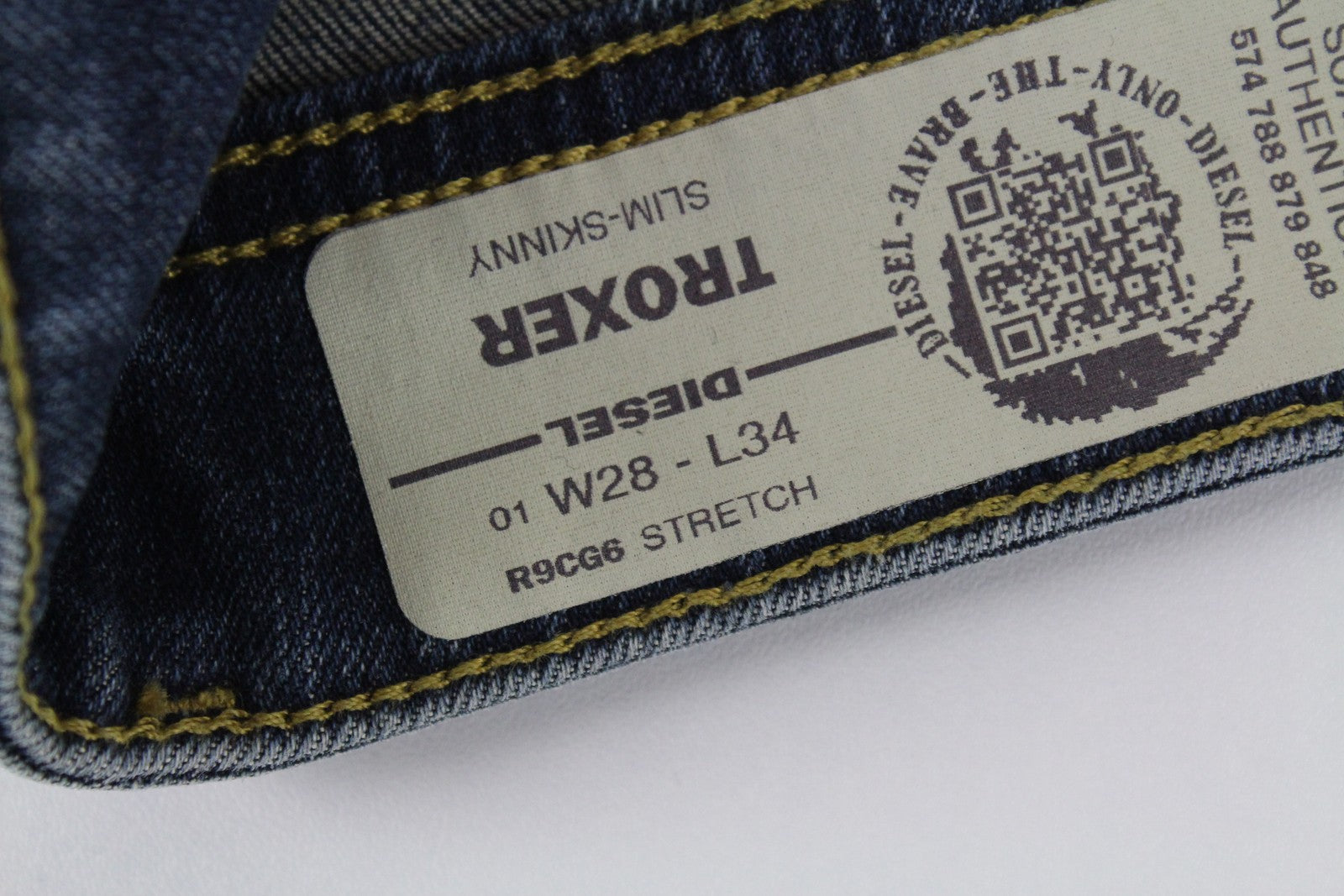 DIESEL Troxer R9CG6 vyriški džinsai W28/L34 tamsiai mėlyni, aptempti, ploni, medvilniniai 