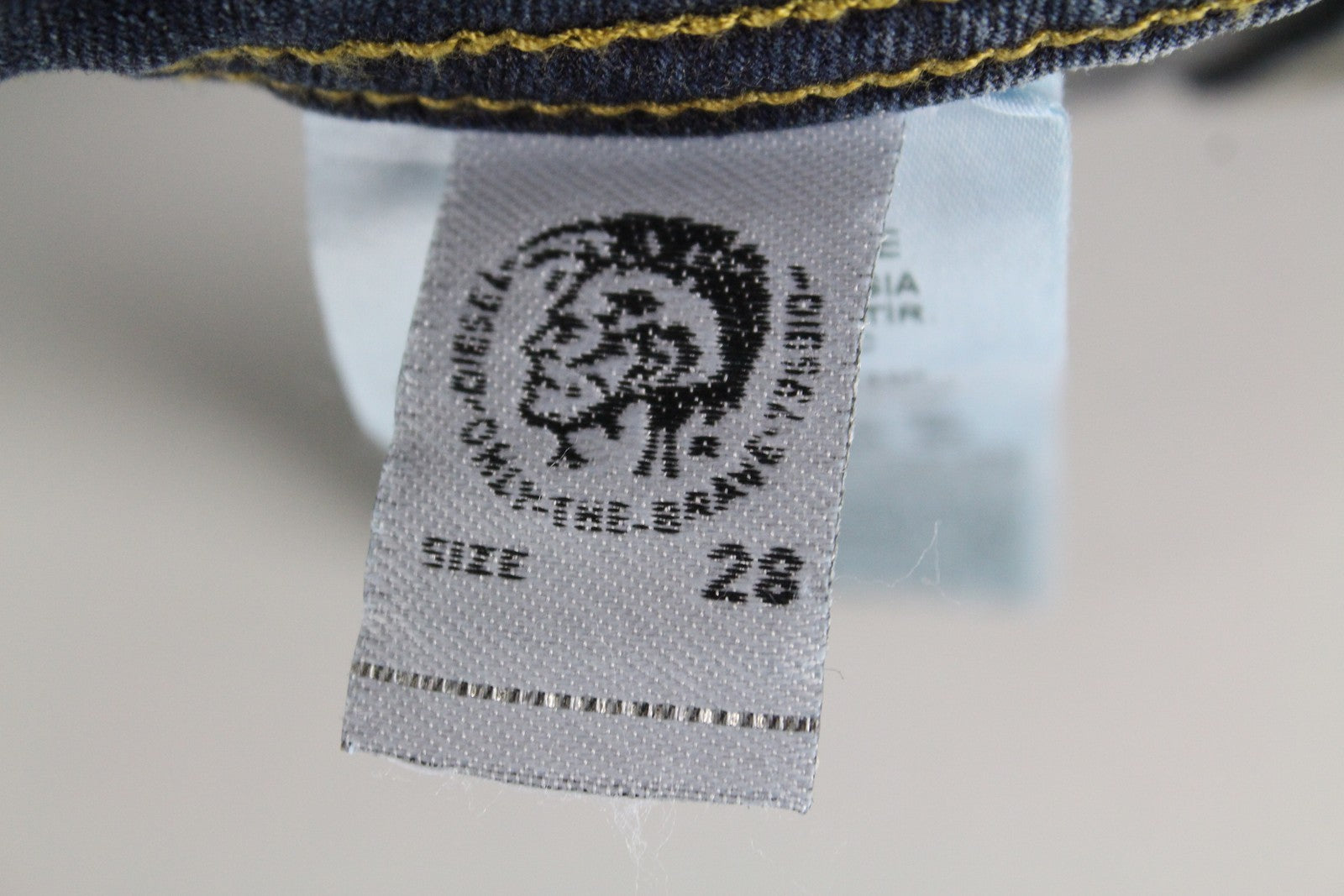 DIESEL Troxer R9CG6 vyriški džinsai W28/L34 tamsiai mėlyni, aptempti, ploni, medvilniniai 