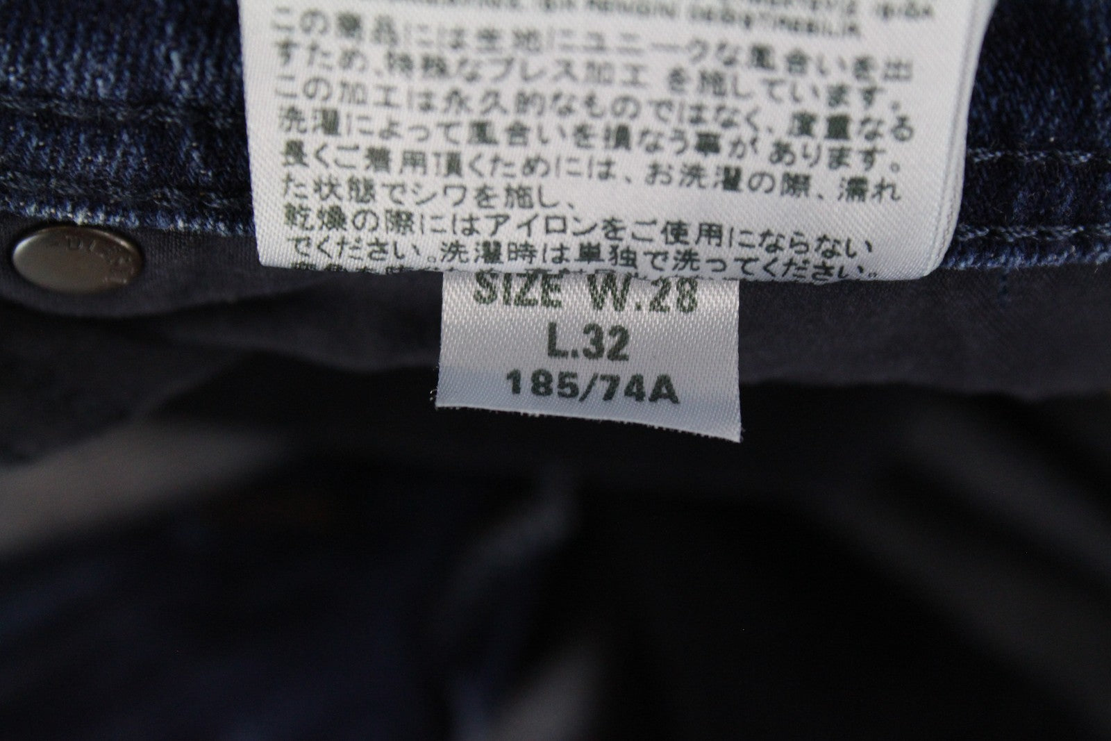 DIESEL Krayver R6ZD4 vyriški džinsai W28/L32 mėlyni, ploni, morkų rašto, plėšytos medvilnės rašto džinsai 