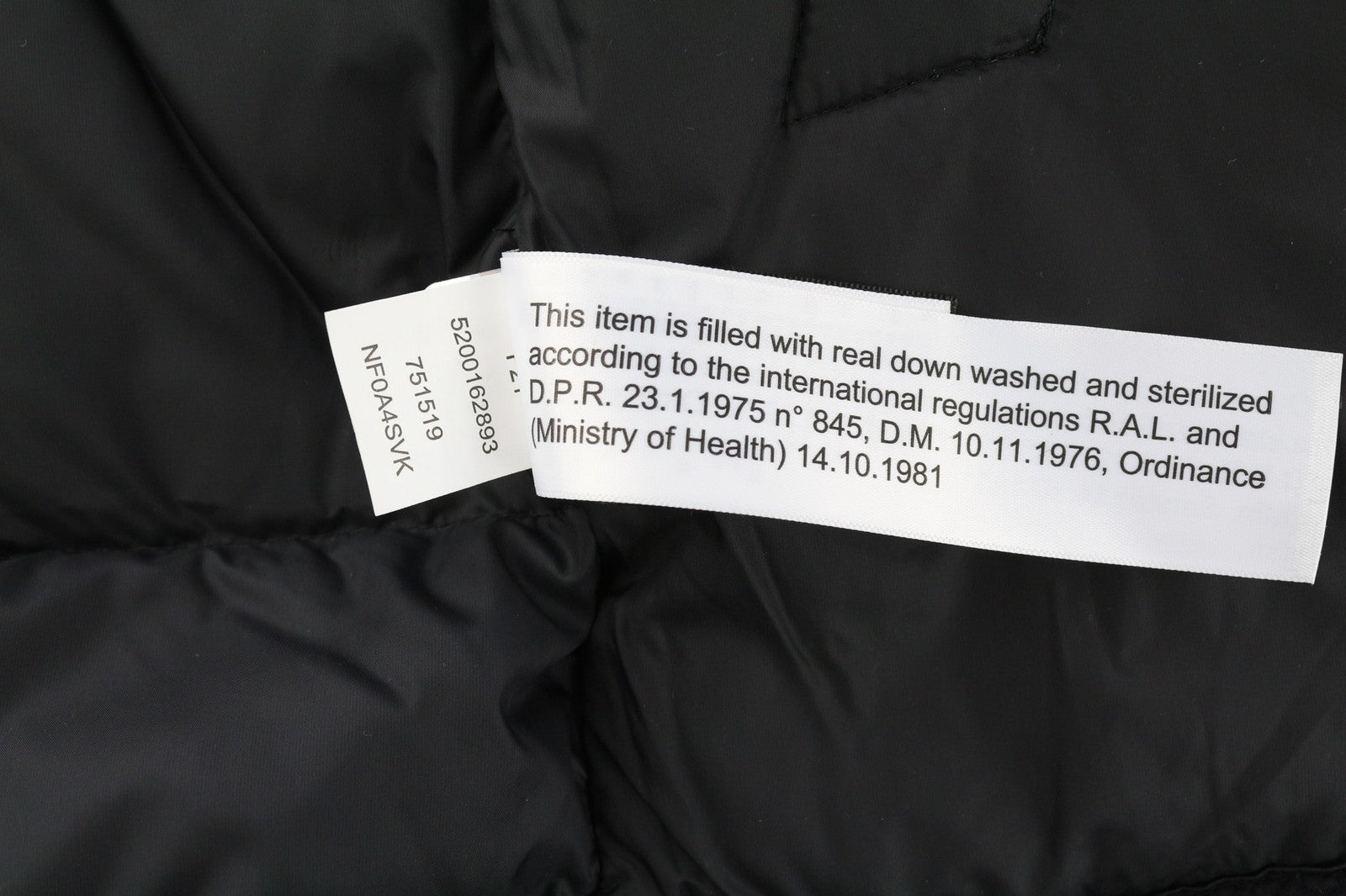 „The North Face Diablo Down“ moteriška striukė XS 700, dygsniuota, su izoliacija ir pūkine danga. 