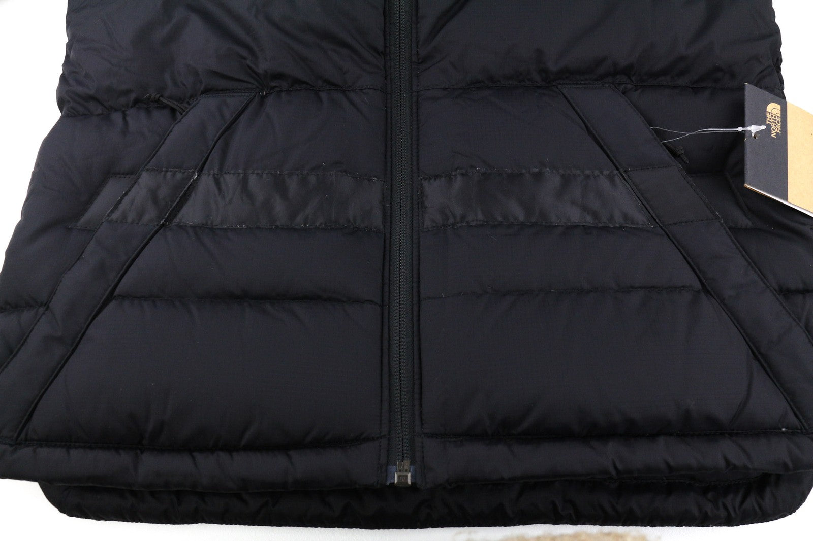 „The North Face Diablo Down“ moteriška striukė XS 700, dygsniuota, su izoliacija ir pūkine danga. 