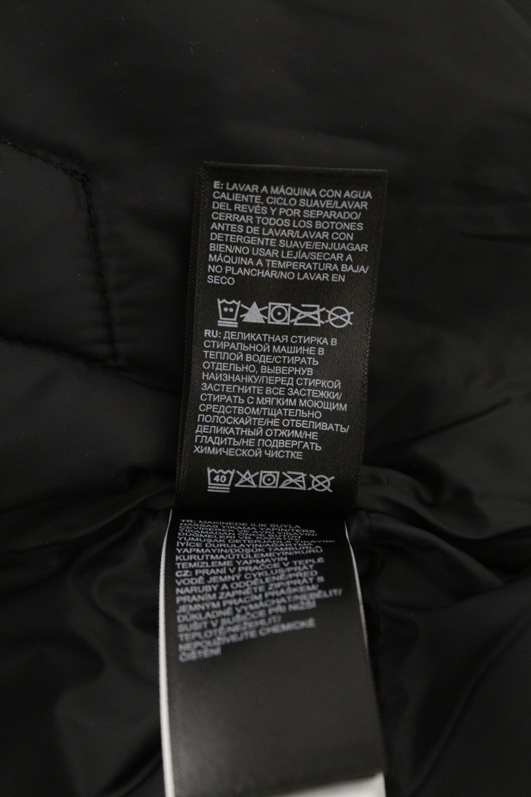 „The North Face Diablo Down“ moteriška striukė XS 700, dygsniuota, su izoliacija ir pūkine danga. 